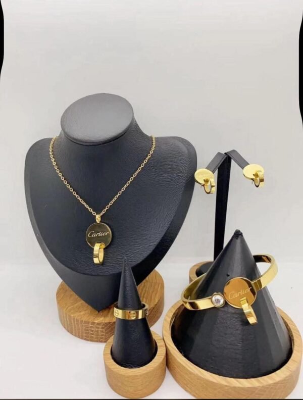 Gold jewelry - Image 2