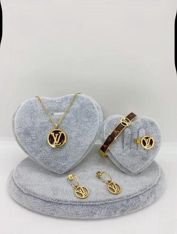Gold jewelry - Image 10