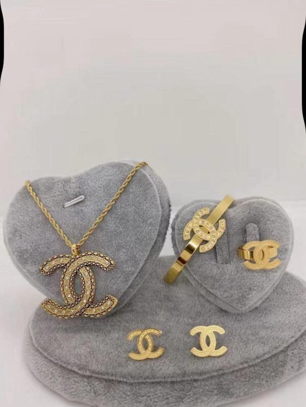 Gold jewelry - Image 11