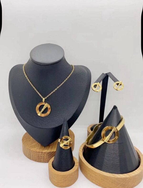 Gold jewelry - Image 12